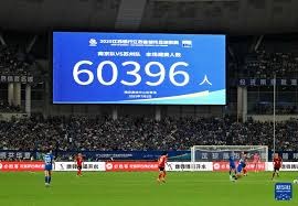 足球中超队长带伤上阵，拼劲获赞